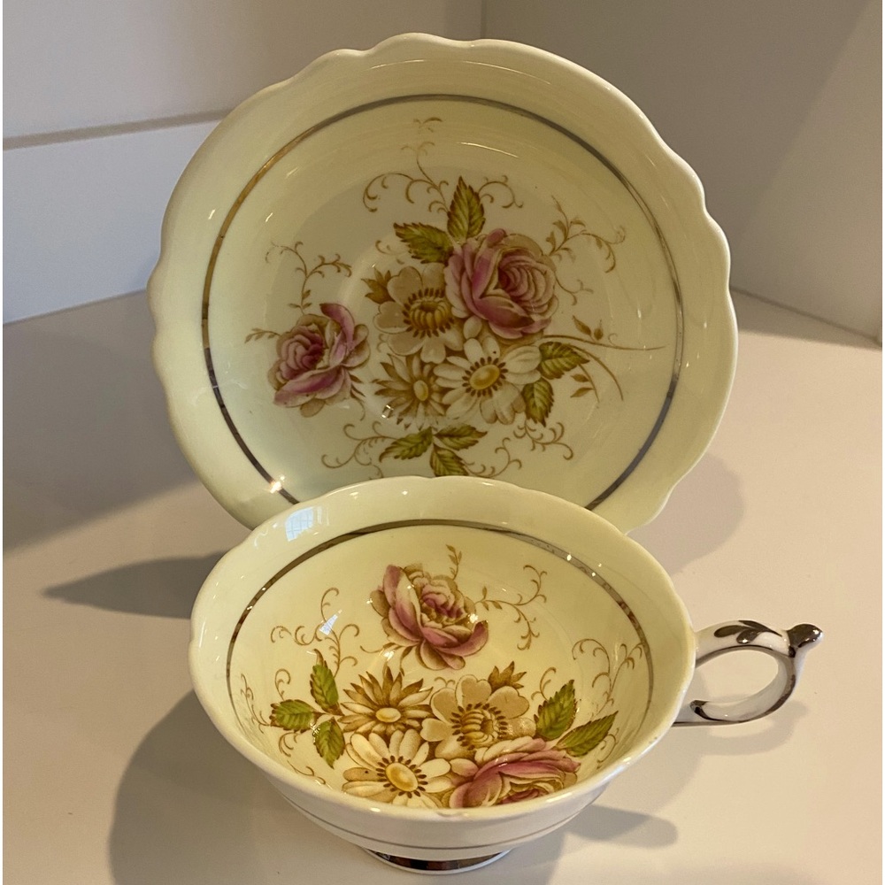 EUC VTG PARAGON DOUBLE WARRANT BUTTERY YELLOW TEACUP AND SAUCER WITH ROSES